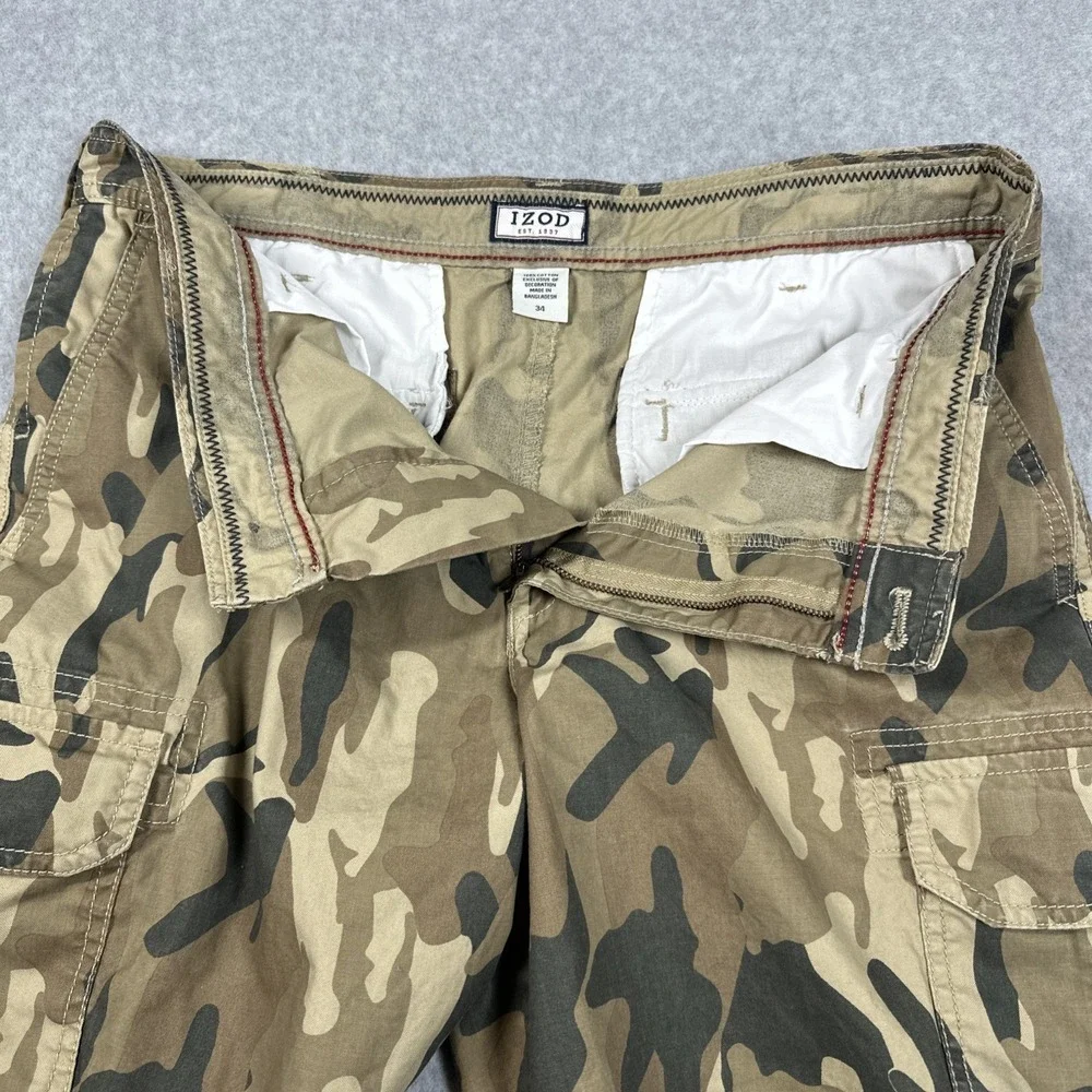 IZOD Men's Camouflage Cargo Shorts Size 34x10 Army Y2K Skater Baggy